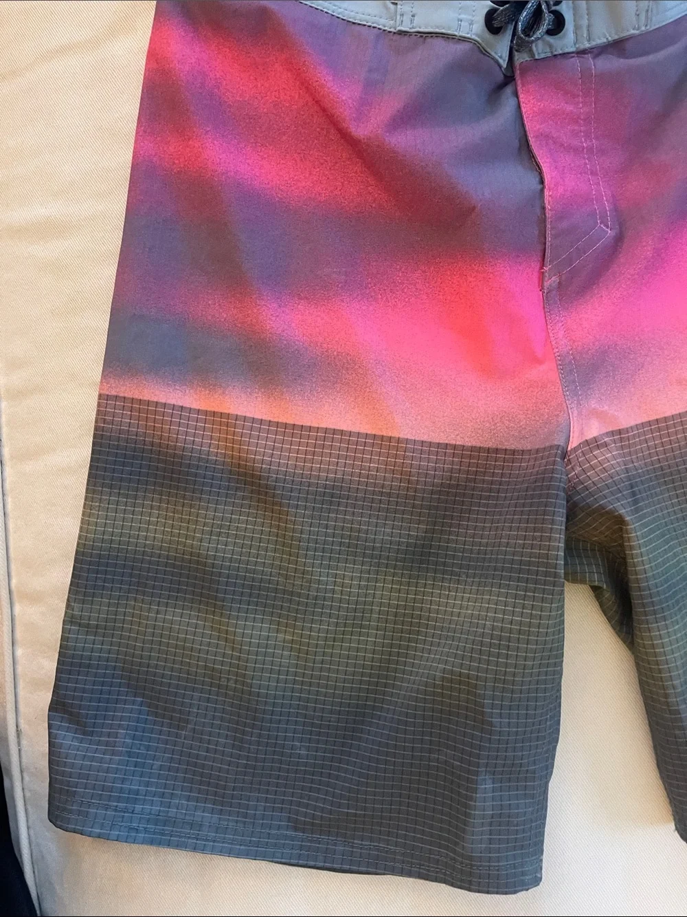 Quiksilver Men's Highline Size 29 Pink Gradient Boardshorts